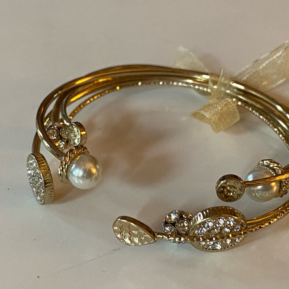 Elegant Gold and Pearl Bracelet Set